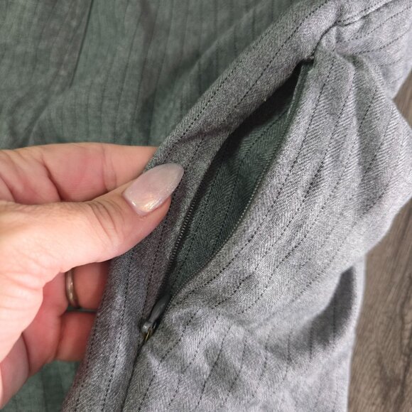 Quiksilver Men's Gray Striped Casual Shorts 36 with zipper pockets - Picture 2 of 5